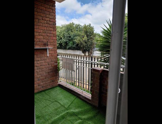 1 BEDROOM APARTMENT FOR SALE IN EMMARENTIA